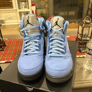 brand new pair of Air Jordan 5 Retro SE